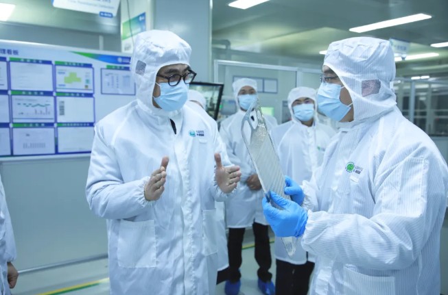 申能集團與上海交通大學(xué)領(lǐng)導(dǎo)一行蒞臨氫晨科技考察慰問